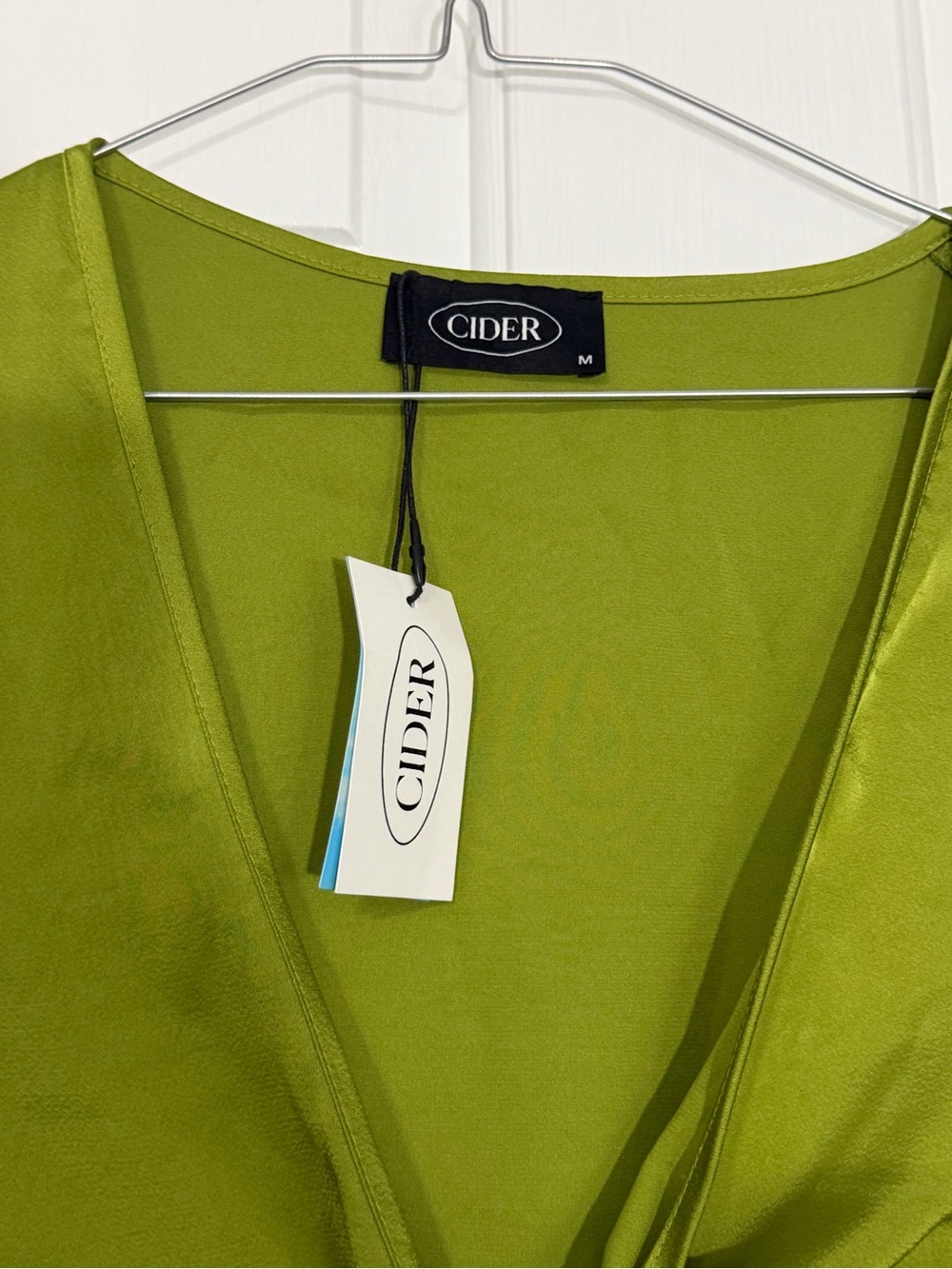 Cider Green Tie-Front Crop Top with Blue Feather Cuffs Medium NWT - Picture 2 of 6